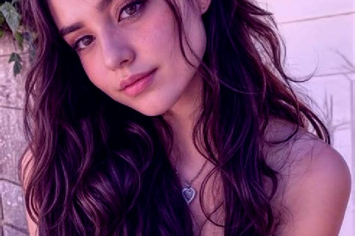 Sadie, 25, a brunette hazel-eyed asian companion based in Jiabong. Offering Erotic Massage, Dinner Date, Party Girl, Roleplay. Available for incall and outca...