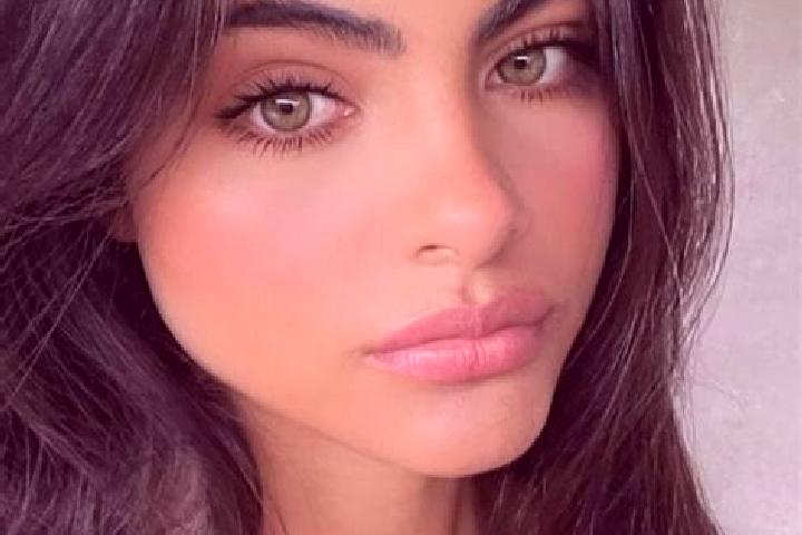 Sadie, 25, a chestnut hazel-eyed indian companion based in Carlomanesti. Offering Roleplay, Dinner Date, BDSM, Couples. Available for incall and outcall, day...