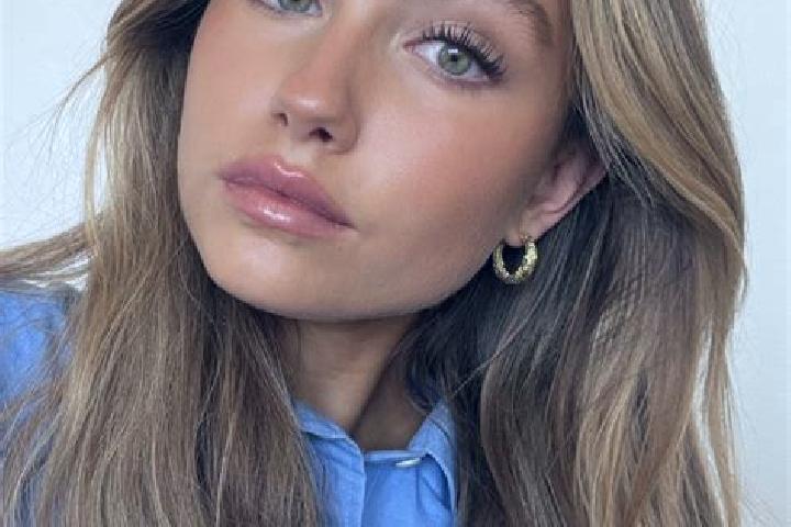 Sadie, 25, a dark blonde green-eyed european companion based in El Aguila. Offering Travel Companion, 69, Prostate Massage, Striptease, A-Level. Available fo...