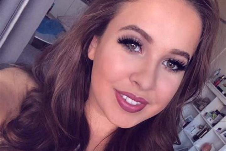 Sadie, 26, a red grey-eyed european companion based in Al Bahluliyah. Offering Domination, OWO, Dinner Date, Deep French Kissing, Massage. Available for inca...