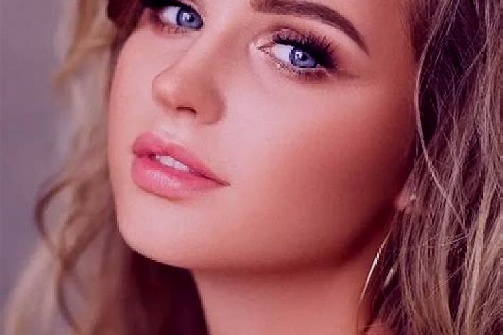 Sadie, 29, a dark blonde blue-eyed middle eastern companion based in Ruaudin. Offering Overnight, Erotic Massage, A-Level, Massage. Available for incall and ...