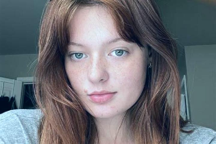 Sadie, 30, a auburn amber-eyed mediterranean companion based in Hongos. Offering A-Level, CIM, OWO. Available for incall and outcall, day and evening dates.