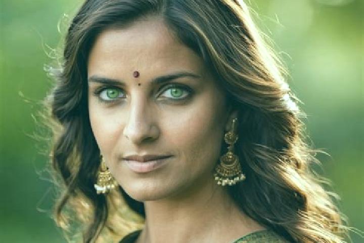 Sadie, 30, a brunette green-eyed indian companion based in Igarra. Offering 69, Fetish, Massage. Available for incall and outcall, day and evening dates.