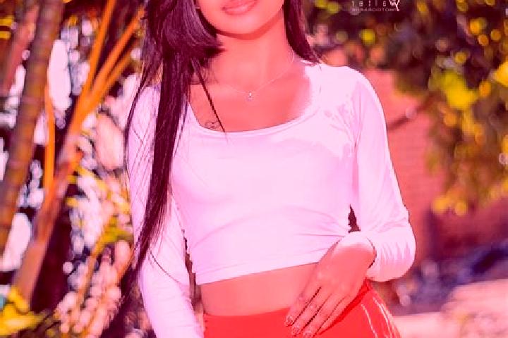 Sadie, 30 — Escort in Imerintsiatosika, Madagascar