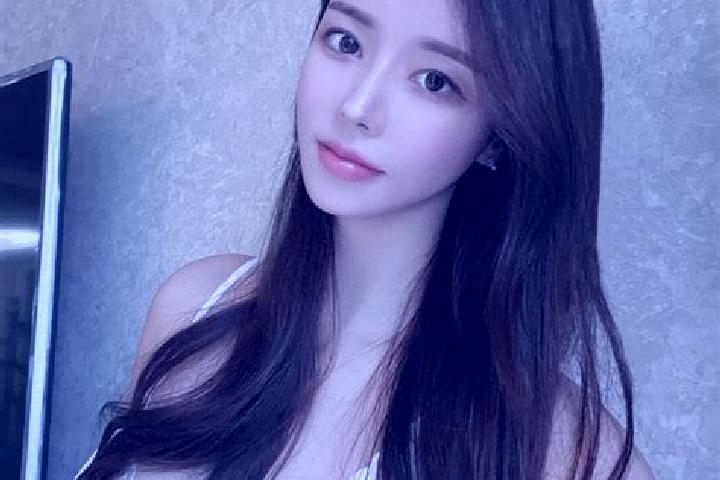 Sadie, 31 — Escort in Uejima, Japan