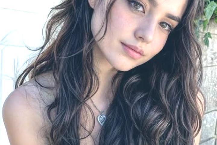 Sadie, 32, a auburn hazel-eyed middle eastern companion based in Alice. Offering Party Girl, Deep French Kissing, Prostate Massage, Travel Companion. Availab...