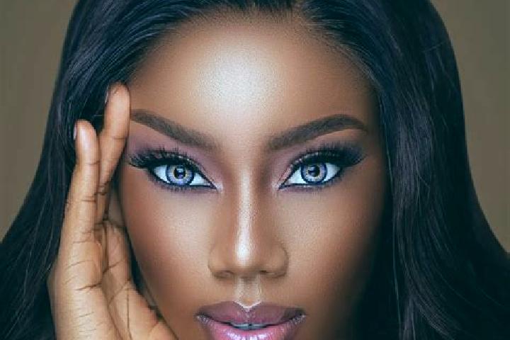 Sadie, 33, a auburn blue-eyed ebony companion based in Bombon. Offering Overnight, Tantra, Roleplay, Domination, 69. Available for incall and outcall, overni...