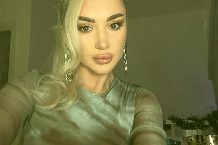 Sadie, 33, a blonde green-eyed middle eastern companion based in Platteville. Offering Erotic Massage, Fetish, Travel Companion, Party Girl, GFE. Available f...