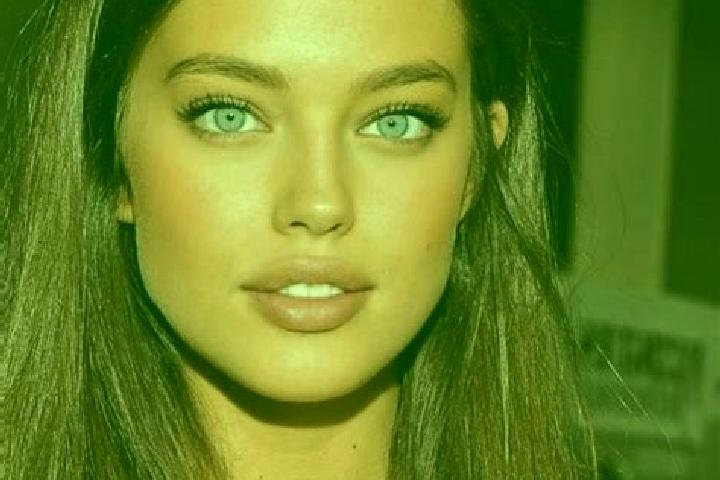 Sadie, 33, a chestnut grey-eyed caucasian companion based in Cadillac-en-Fronsadais. Offering Fetish, Deep French Kissing, Dinner Date, Girlfriend Experience...