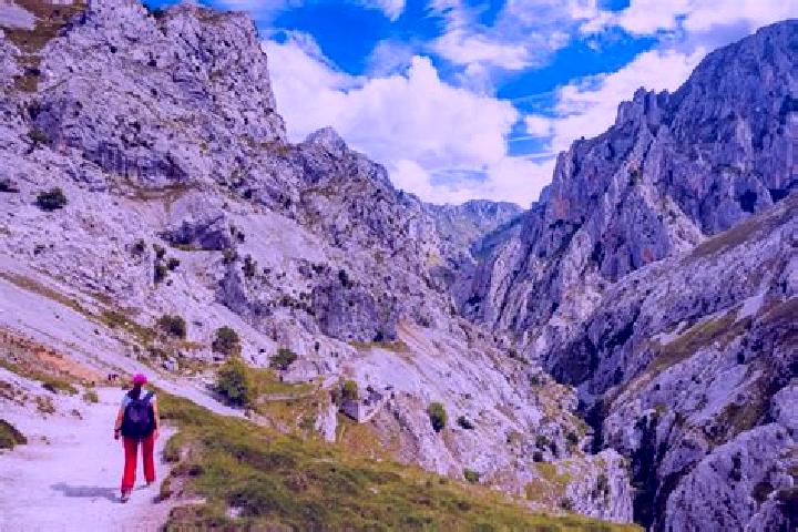 Sadie, 33 — Escort in Molvizar, Spain