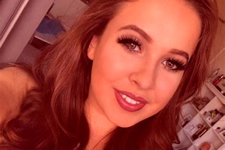 Sadie, 34, a auburn dark-eyed caucasian companion based in Derazi. Offering Party Girl, Deep French Kissing, Overnight, Erotic Massage. Available for incall ...