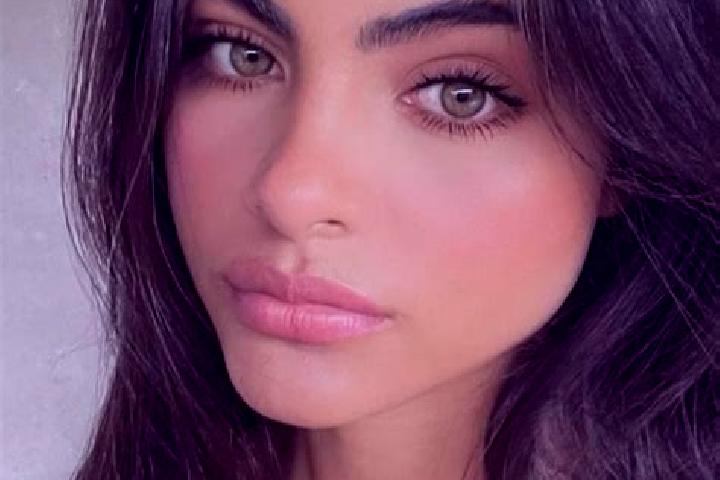 Sadie, 34, a brunette green-eyed latina companion based in Niederhorbach. Offering Tantra, CIM, OWO. Available for incall and outcall, day and evening dates.