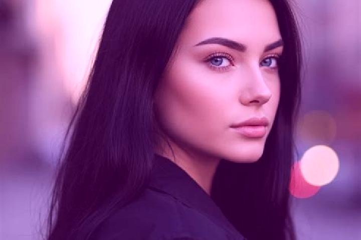 Sadie, 35, a platinum blonde hazel-eyed latina companion based in Madeira. Offering Striptease, Erotic Massage. Available for incall and outcall, day and eve...