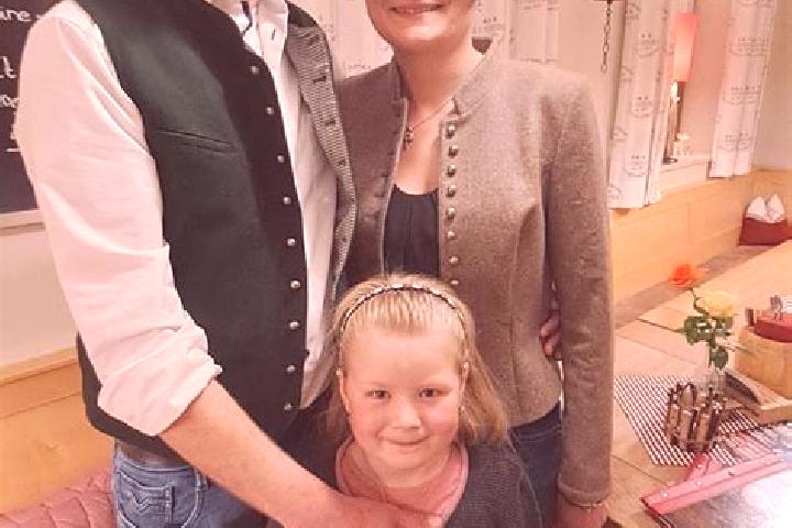 Sage, 20 — Escort in Halfing, Germany