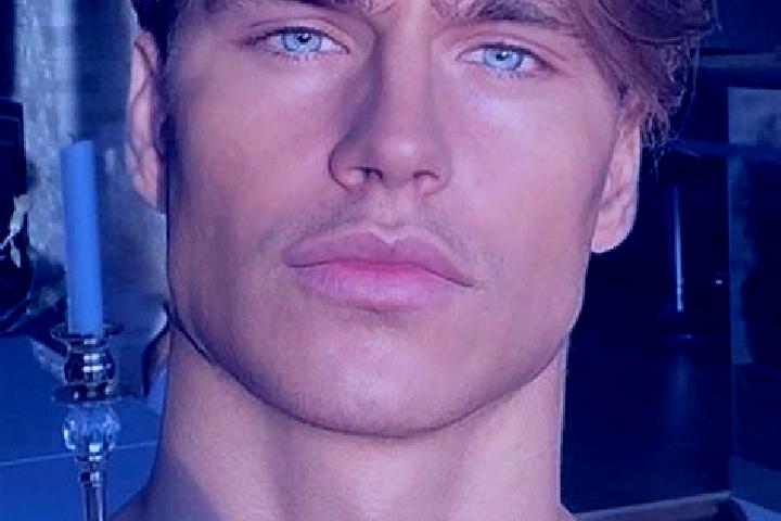 Sage, 21, a blonde grey-eyed mixed companion based in Cristobal. Offering Tantra, 69, Duos. Available for incall and outcall, day and evening dates.