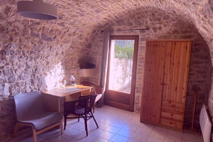 Sage, 21 — Escort in Sainte-Croix-de-Quintillargues, France