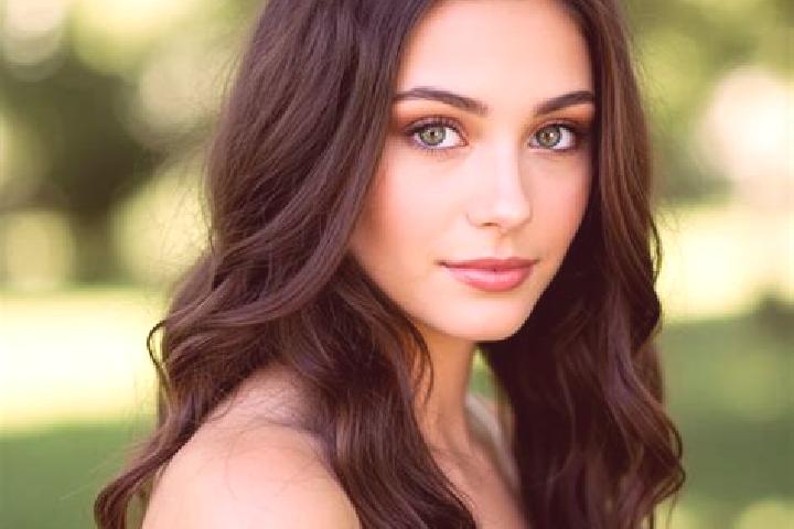 Sage, 22, a brunette hazel-eyed caucasian companion based in San Luis del Cordero. Offering Dinner Date, Erotic Massage, Deep French Kissing. Available for i...