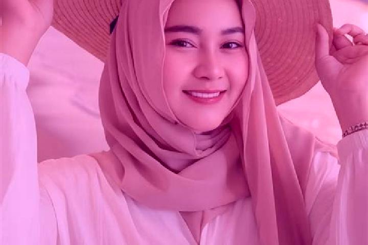 Sage, 22 — Escort in Nagrak, Indonesia