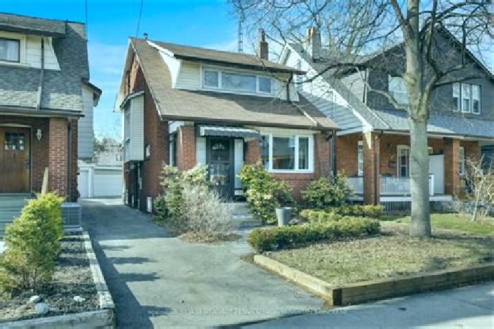 Sage, 24 — Escort in Runnymede-Bloor West Village, Canada