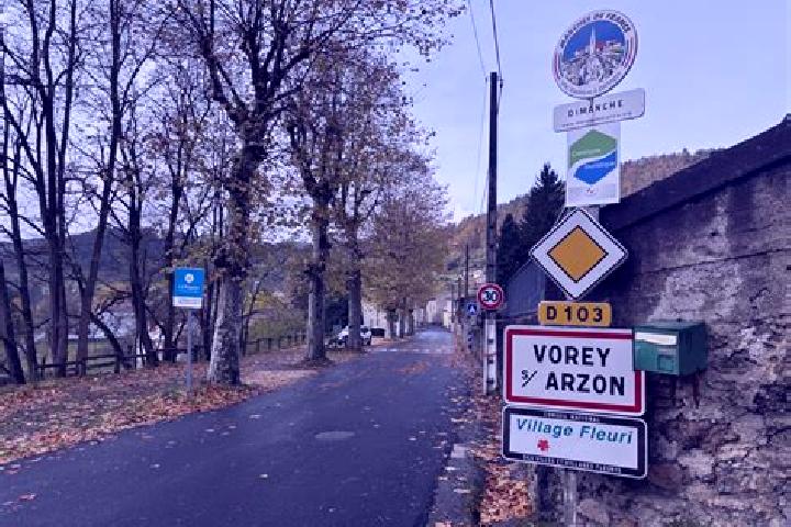 Sage, 29 — Escort in Vorey, France