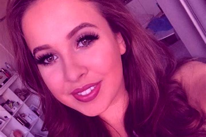Sage, 32, a red dark-eyed mediterranean companion based in Bomomani. Offering Fetish, Couples, Travel Companion. Available for incall and outcall, day and ev...
