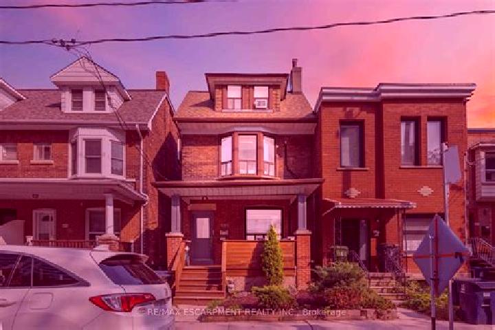 Sage, 35 — Escort in Dovercourt, Canada