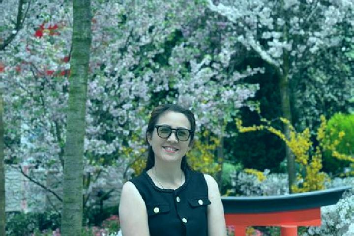Sage, 38 — Escort in Huong Khe, Vietnam
