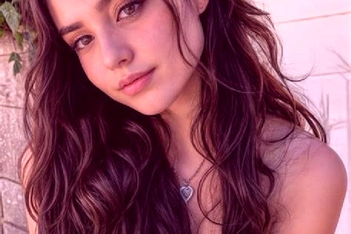 Sage, 39, a brunette hazel-eyed latina companion based in Mogoytuy. Offering CIM, A-Level, Deep French Kissing, Couples. Available for incall and outcall, da...