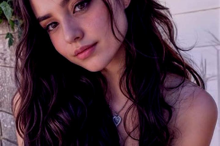 Scarlett, 20, a brunette hazel-eyed latina companion based in Kakogawa. Offering Duos, OWO, Travel Companion. Available for incall and outcall, day and eveni...
