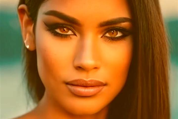 Scarlett, 20, a red grey-eyed latina companion based in Jinba. Offering GFE, Domination. Available for incall and outcall, day and evening dates.