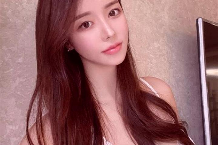 Scarlett, 21 — Escort in Xiejiawan, China