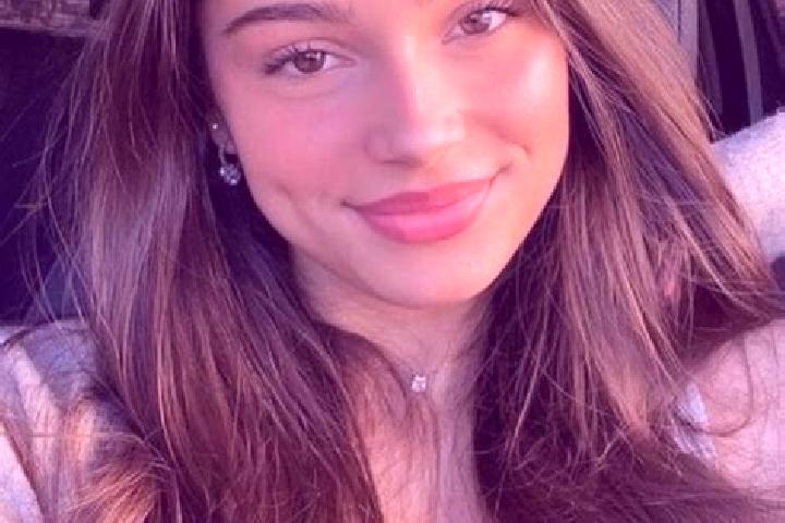 Scarlett, 22, a auburn hazel-eyed slavic companion based in Aunay-sous-Crecy. Offering Couples, Girlfriend Experience, Party Girl, Duos, Overnight. Available...