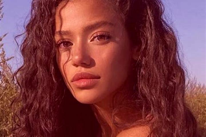 Scarlett, 22, a black blue-eyed latina companion based in Koani Ndogo. Offering A-Level, Party Girl, Erotic Massage. Available for incall and outcall, overni...
