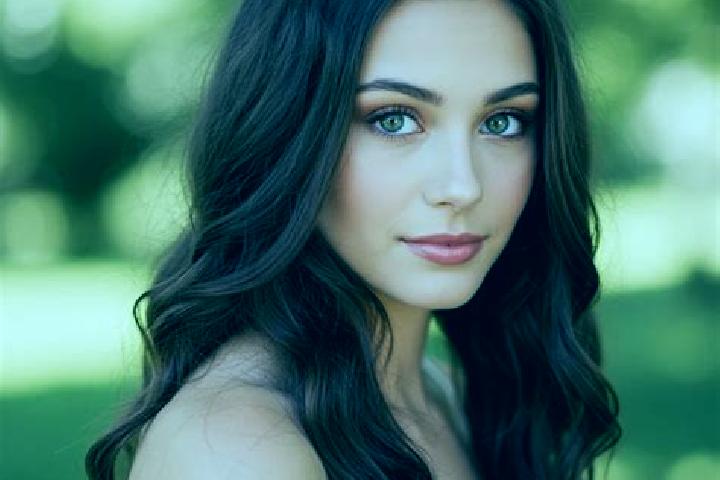 Scarlett, 22, a brunette hazel-eyed asian companion based in Mendrisio. Offering GFE, OWO, Erotic Massage, Girlfriend Experience. Available for incall and ou...