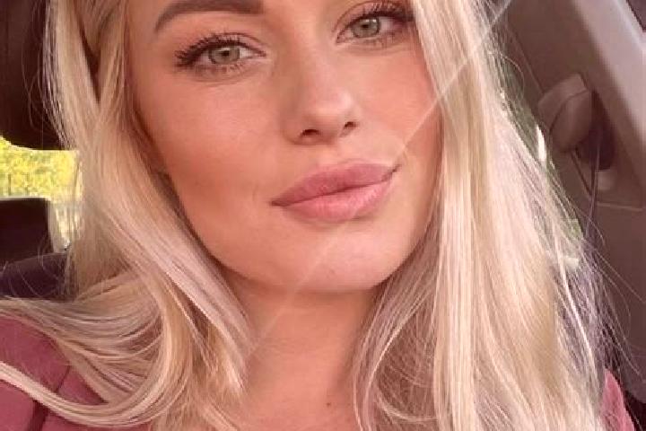 Scarlett, 22, a platinum blonde hazel-eyed mixed companion based in Redcar. Offering 69, A-Level, Couples. Available for incall and outcall, day and evening ...