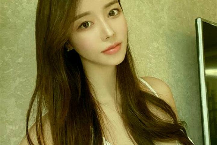 Scarlett, 22 — Escort in Seuseupan, Indonesia