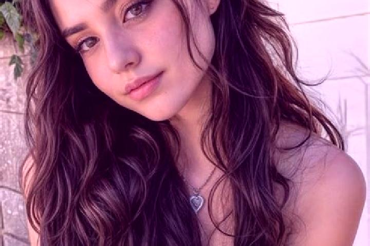 Scarlett, 23, a auburn hazel-eyed mediterranean companion based in Vega de San Mateo. Offering Girlfriend Experience, Roleplay, Massage. Available for incall...
