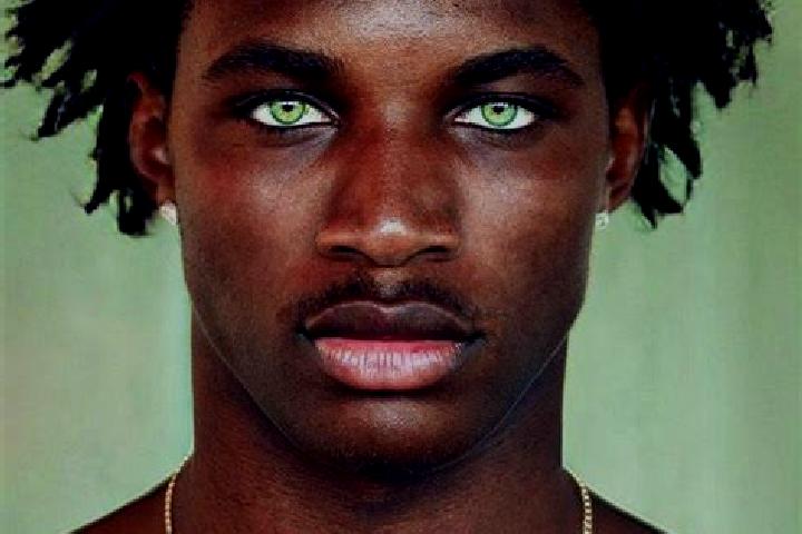 Scarlett, 23, a black green-eyed middle eastern companion based in Gueriafla. Offering Massage, Travel Companion, BDSM. Available for incall and outcall, ove...