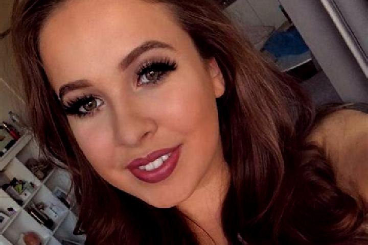 Scarlett, 23, a chestnut dark-eyed mixed companion based in Sao Jose de Princesa. Offering Party Girl, Domination, Erotic Massage. Available for incall and o...