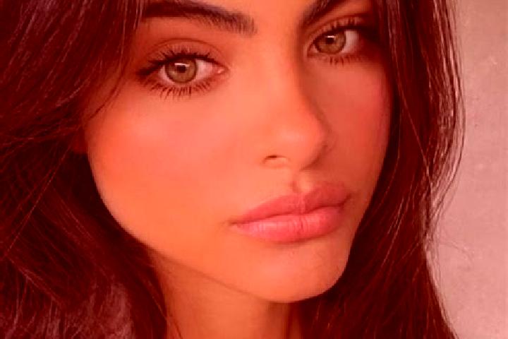 Scarlett, 23, a dark blonde green-eyed middle eastern companion based in Airth. Offering Overnight, Party Girl, Roleplay, A-Level. Available for incall and o...