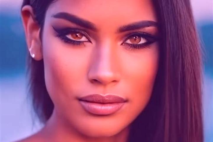 Scarlett, 24, a auburn hazel-eyed latina companion based in Ponzano Romano. Offering CIM, Massage, Dinner Date, BDSM. Available for incall and outcall, day a...
