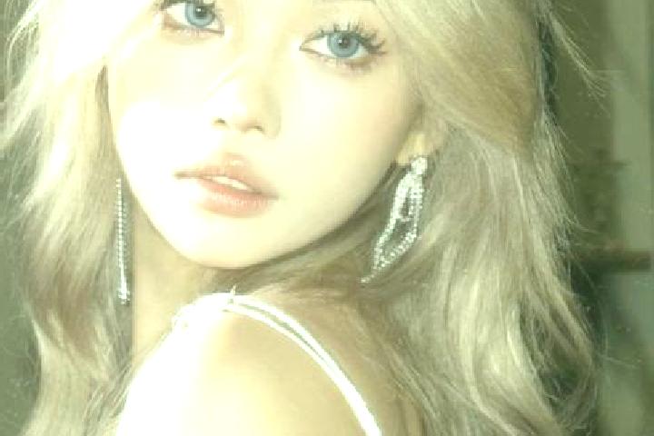 Scarlett, 24, a blonde brown-eyed asian companion based in Penachi. Offering Tantra, Duos, OWO. Available for incall and outcall, day and evening dates.