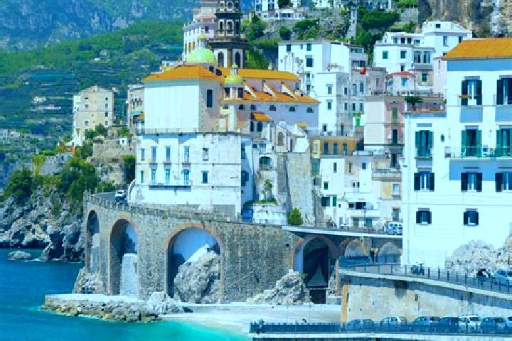 Scarlett, 24 — Escort in Cucco-Riviere, Italy