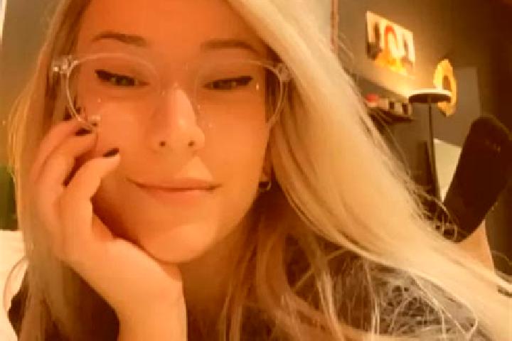 Scarlett, 26, a blonde dark-eyed caribbean companion based in Dalinhe. Offering Massage, Girlfriend Experience, OWO, Fetish, Erotic Massage. Available for in...