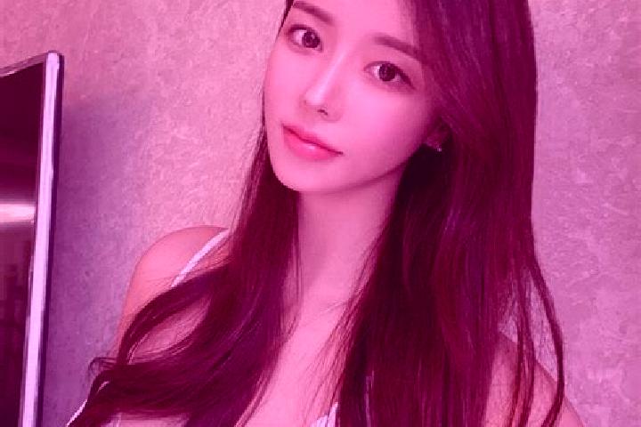 Scarlett, 26 — Escort in Pegayaman, Indonesia