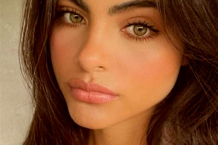 Scarlett, 27, a brunette green-eyed caribbean companion based in Gerstungen. Offering OWO, Couples, Deep French Kissing, Travel Companion, Girlfriend Experie...