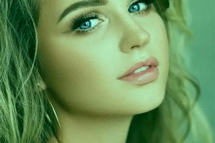Scarlett, 31, a dark blonde blue-eyed mediterranean companion based in Tam GJao. Offering Party Girl, Erotic Massage, Roleplay, GFE. Available for incall and...