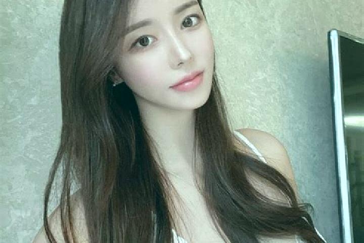 Scarlett, 31 — Escort in Mibu, Japan