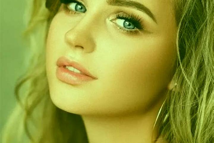 Scarlett, 32, a dark blonde blue-eyed middle eastern companion based in Hambantota. Offering Deep French Kissing, Striptease, Party Girl. Available for incal...