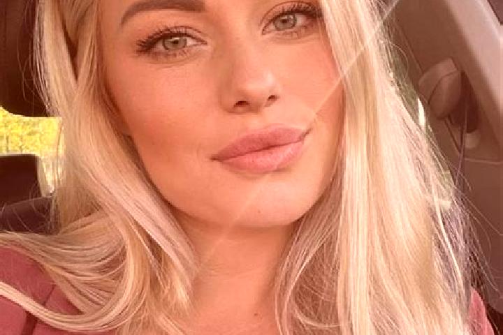 Scarlett, 33, a blonde hazel-eyed slavic companion based in Coulonges-sur-l Autize. Offering Prostate Massage, Dinner Date, Girlfriend Experience. Available ...